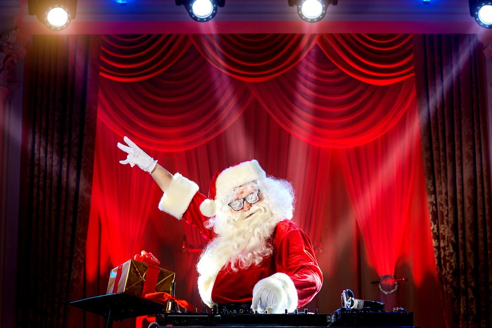 https://www.firstofallfriends.nl/wp-content/uploads/2020/04/kerst-DJ-Disco-Royaal.jpg